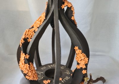 Personalisierter Grabschmuck mit Kunstdekoration aus dem Keramikstudio